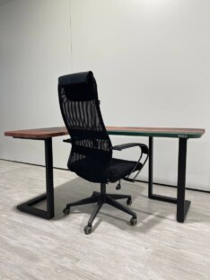 Стол компьютерный угловой дизайнерский лофт THETABLE RU 160х110 3.3/3.1 Стол компьютерный угловой дизайнерский лофт THETABLE RU 160х110 3.3/3.1